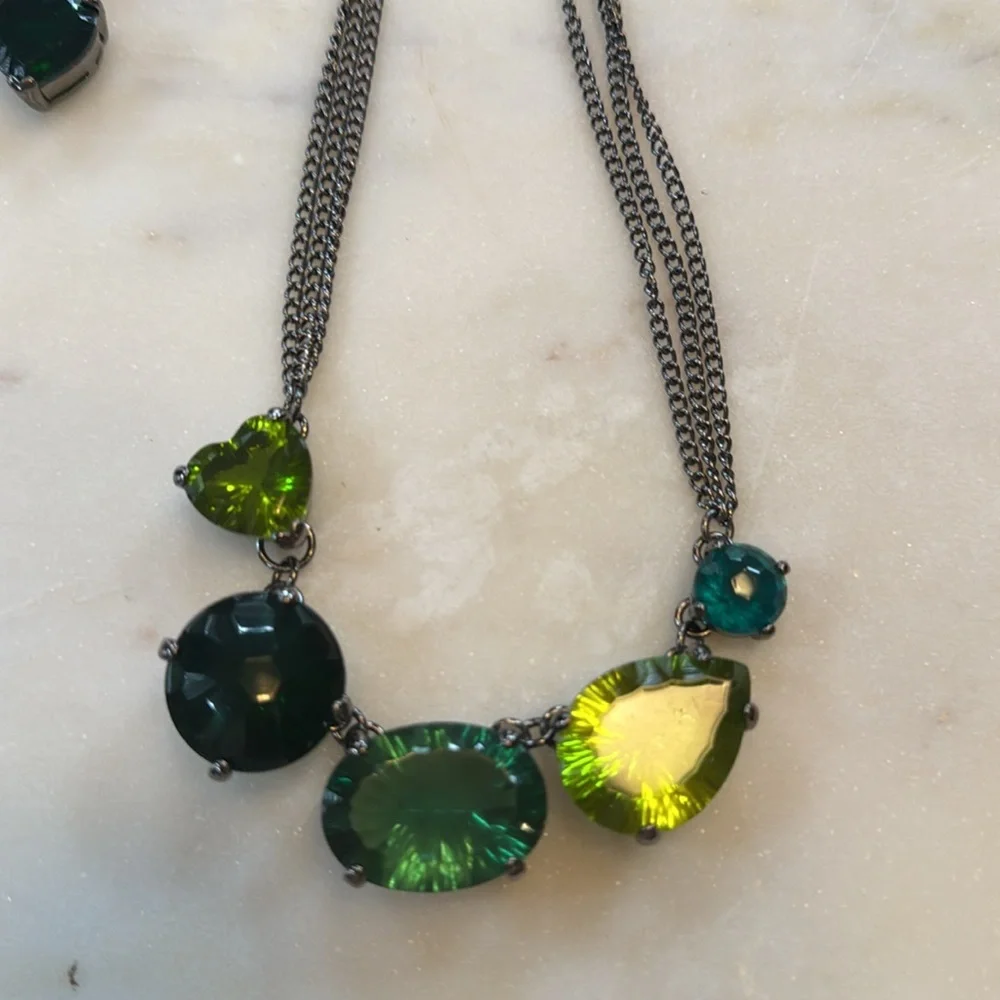 Chunky multi colored greens necklace with earrings. Get your Green for March! - Picture 3 of 8